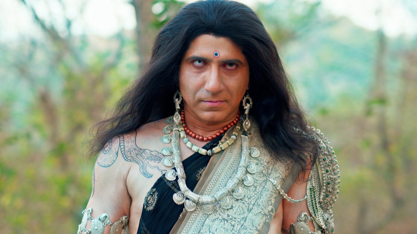 Girigit Raj And Krishnadevaraya Face Each Other